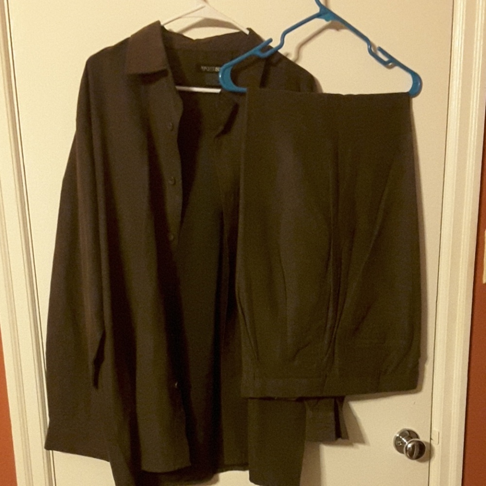 Men's Suit - Picture 2 of 3